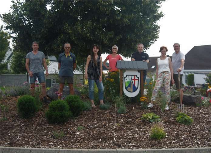 Die „Naturgruppe innerorts“ wird sich auch weiterhin um den Kreisel kümmern. Foto: OG Lonnig