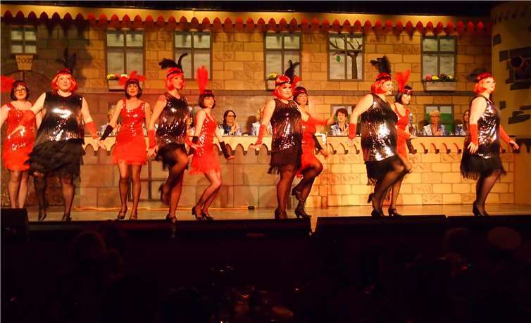 Die Nauzegirls legten kesse Sohle aufs Parkett. privat