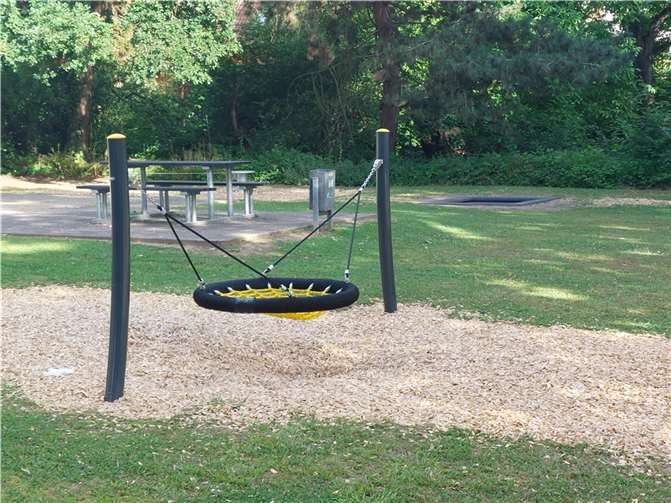 Die Nestschaukel am Bouleplatz in Kripp. Quelle: Ortsbeirat Kripp