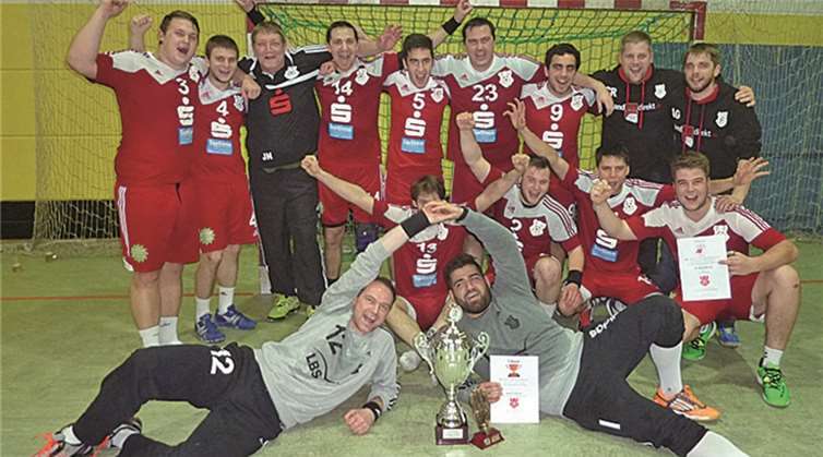 Die Nette-Cup Sieger Handball 2014, die 1. Mannschaft des TV Welling. privat