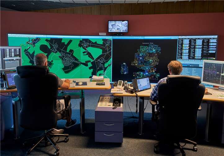 Die Netzleitstelle der evm-Gruppe ist Teil der kritischen Infrastruktur. Die Mitarbeiter stehen unter besonderem Schutz. Foto: Sascha Ditscher/evm