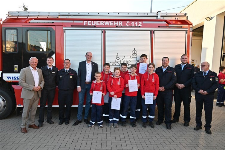 Die Neuaufnahmen und Ehrungen bei der Jugendfeuerwehr.