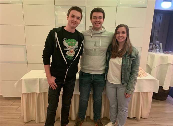 Drei neue Mitglieder bei den "Roten Jacken" Die Neuaufnahmen (von links: Carsten Buhr; Maximilian Klinkert; Maximiliane Hellmann.)