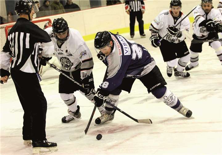 Die Neuwieder Bären greifen ab dem 10. Januar in den Oberliga-West-Pokal ein.privat