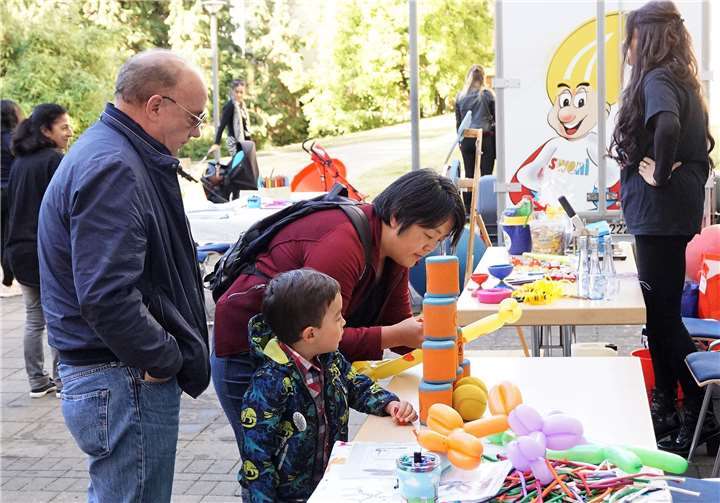 Die Neuwieder Volkshochschule beteiligte sichan den bundesweiten Feierlichkeiten „100 Jahre VHS“.Fotos: FF