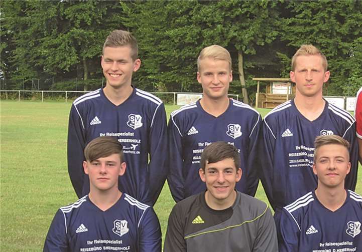 Die Neuzugänge beim SV Binningen mit (hinten, v.l.) Matthias Johann, Markus Thönnes, David Hübel sowie Trainer Jörg Bach und (vorne, v.l.) Lukas Etzkorn, Lars Weber, Jonas Dötsch.