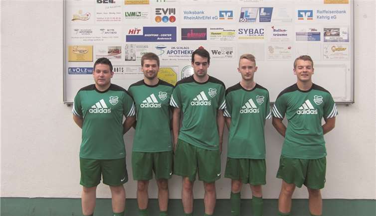 Die Neuzugänge des SV Alzheim (v. l.): Stefan Neunheuser, Tim Feuerhake, Kevin Aeckersberg, Tobias Zimmer und Felix Wagner. Es fehlen Matthias Limbach und Philipp Bons.  privat