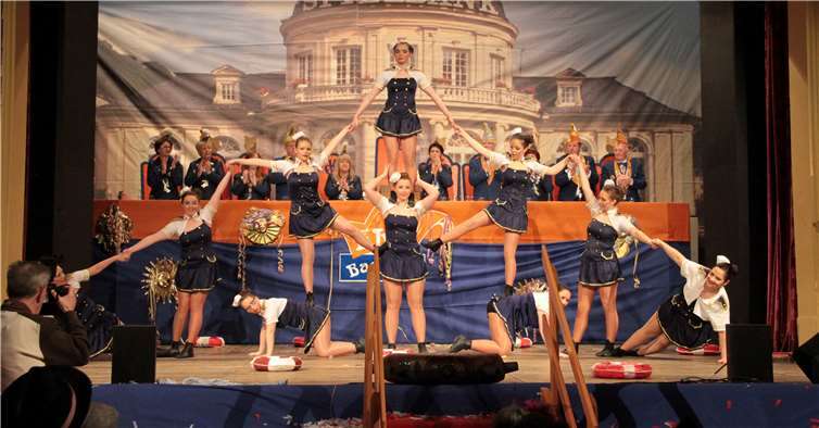 Die „New Generation of Dufty Movies“ übernahmen als Matrosen das Kommando auf der Bühne. MFU