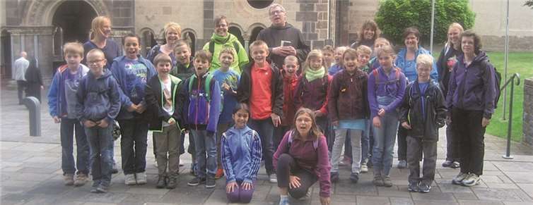 Die Nickenicher Kommunionkinder besuchten das Kloster in Maria Laach.privat
