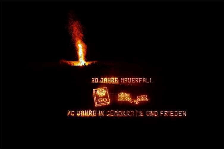 Die „Niddehöde“ beschäftigten sich mit dem Thema Mauerfall.