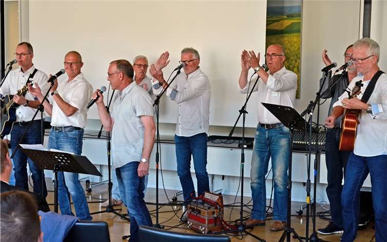 Die Niederfeller Mundartgruppe sorgte für mächtig Stimmung im Kreishaus.