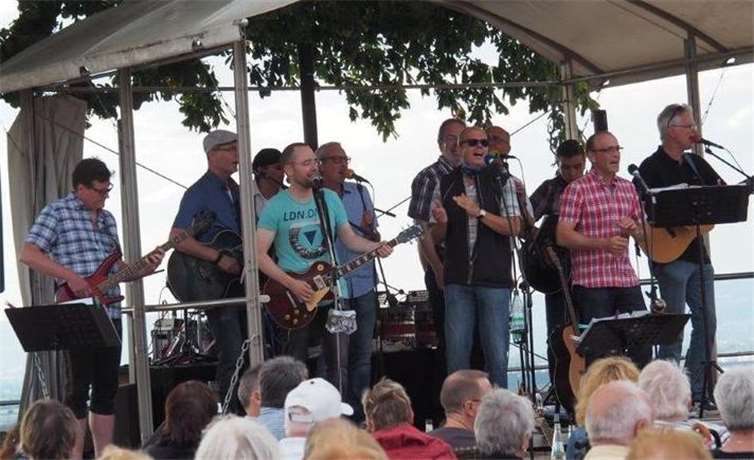 Die Niederfeller „Schdäifleda“ in Action. privat