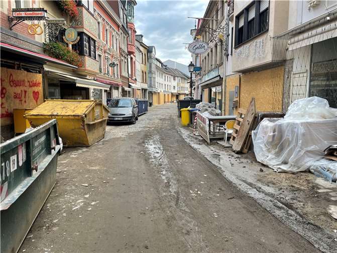 Drei Monate nach der Flut: So sieht Ahrweiler heute aus Die Niederhutstraße am 15. Oktober. Foto: ROB