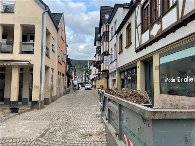 Drei Monate nach der Flut: So sieht Ahrweiler heute aus Die Niederhutstraße am 15. Oktober. Foto: ROB