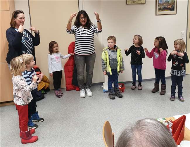 Die Niederwerther Kindergartenkinder begeisterten die Anwesenden mit fröhlichen Liedern und Geschichten. Fotos: privat