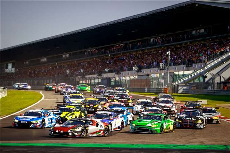 Die Nürburgring Langstrecken-Serie biegt mit dem 55. ADAC Barbarossapreis am 23. September auf die Zielgerade der Saison 2023 ein. Foto: Gruppe C Photography