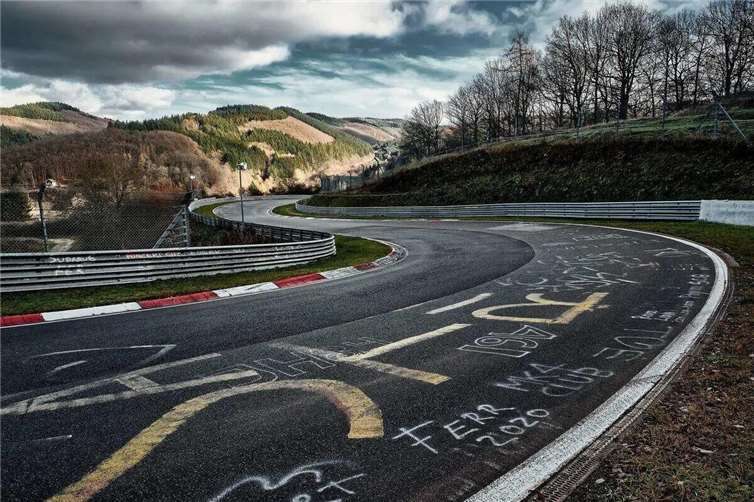 Die Nürburgring-Nordschleife gilt seit Jahrzehnten als eine der legendärsten Rennstrecken der Welt.  Foto: Pixabay