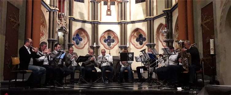 Die Null-Uhr-Kapell‘ sorgte für den musikalischen Rahmen bei der Krippenausstellung. privat