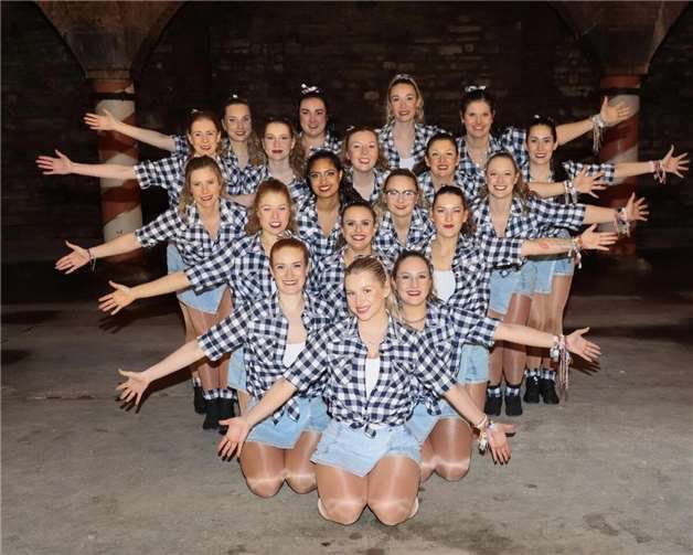 Die Oberbreisiger Frauensitzung machte ihrem Motto alle Ehre: Die Stimmung stieg ab 12 Uhr rasant von „Null auf Mull“ und hielt ganze sieben Stunden lang.  Foto: privat