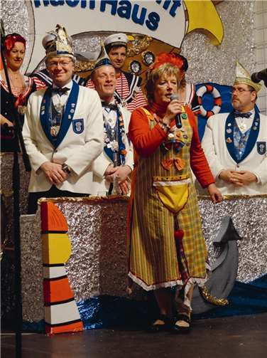 Die Obermöhn Renate plauderte aus dem Nähkästchen.