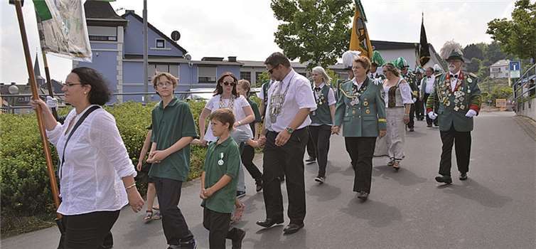 Die Oberwinterer Majestäten und Schützen um Martin Schlimpen.
