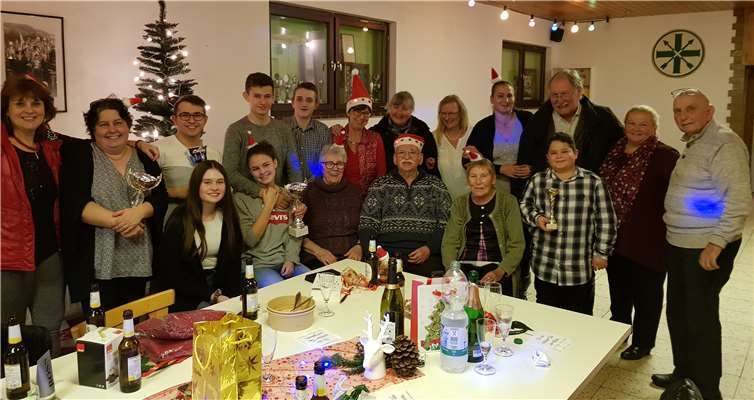 Die Oberwinterer Schützen waren gern der Einladung ihrer Schützenkönigin gefolgt. Foto: privat