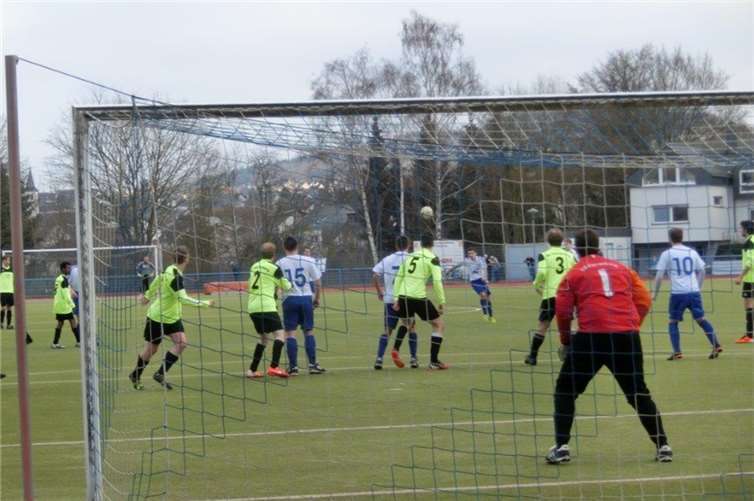 Die Ochtendunger Angriffe im Heimspiel gegen den SV Kürrenberg waren zumeist erfolglos. Das muss am Sonntag gegen die SG Mendig III besser werden.privat