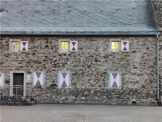 Die Odendorfer „Schule am Zehnthof“ hat schon allein durch ihren Namen einen besonderen Bezug zu dem Odendorfer Zehnthaus, das 1726 vom Kartäuserorden zur Lagerung von Pachtabgaben im Ortskern errichtet wurde und heute den Bürgern vor allem für Familienfeiern zur Verfügung steht. Foto: privat