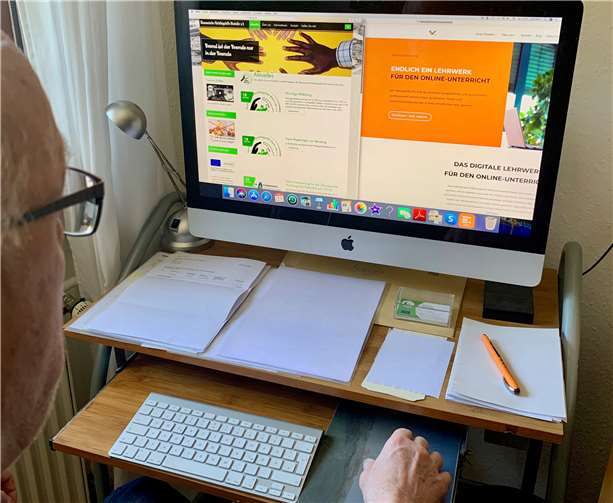 Die Ökumenische Flüchtlingshilfe Rhein-Ahr e.V. (ÖFH) unterstützt Geflüchtete beim Online-Lernen. Foto: privat