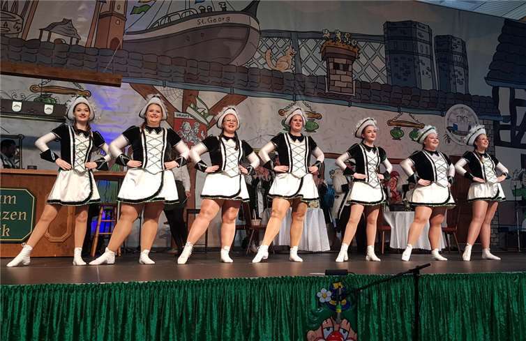 Die Örmser Tanzgarde unter der Leitung von Jennifer Balve.