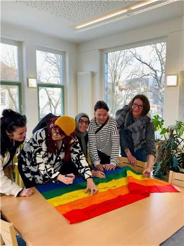 Die Offene Kinder- und Jugendarbeit (OKUJA) der Stadt Bad Neuenahr-Ahrweiler bietet in Zusammenarbeit mit der katholischen Familienbildungsstätte (FBS) freitags von 15 bis 17 Uhr den neuen Queer-Treff an. Foto: Stadtverwaltung Bad Neuenahr-Ahrweiler