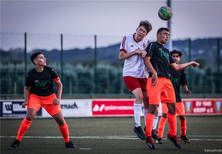 Die Offensivbemühungen der Gäste hatte die Abwehr der JSG ebenfalls im Griff.Foto: Tobias Jenatschek