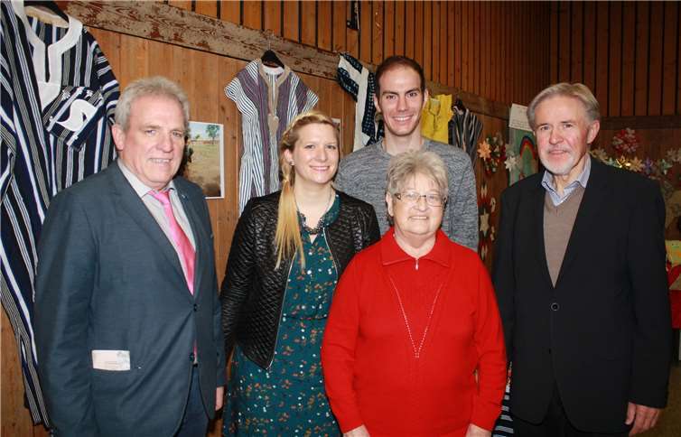 Die Offiziellen von Soruda e.V. und Veranstaltungsleiterin RamonaJunglas (2.v.l.) konnten sich über einen großen Besucherzuspruch anlässlich des Benefiz-Evens freuen. Fotos: -TE-