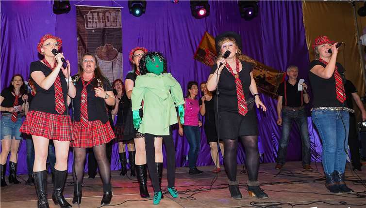 Die Oktavekiller brachten Saal und Bühne mit ihren Stimmungsliedern zum Mitsingen.