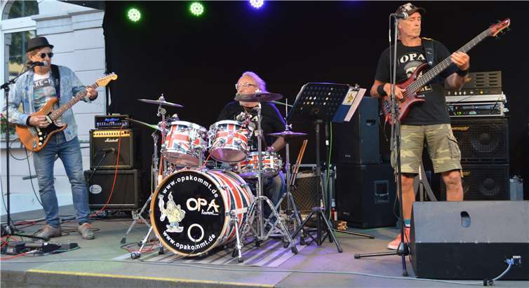 Die Oldie-Rock-Band „Opa kommt“. Foto: AB
