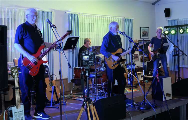 Die Oldies-Band VINTAGE wurde erst nach drei Zugaben von der Bühne gelassen. Foto: privat