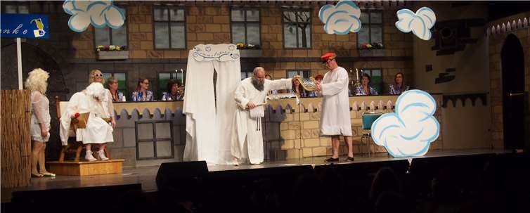 Die Ollen Dollen eröffneten den Teil der Sitzung mit einem Beitrag „Ein Andernacher im Himmel“.