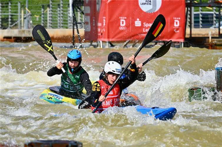 Die Olympiasiegerin aus Bad Breisig sicherte sich darüber hinaus auch den Titel im klassischen Kajak-Cross.  Foto: Holger Steinke