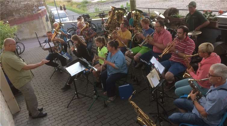 Die Open-Air-Sommerprobe war eine gute Vorbereitung für das Oktoberfest des Musikvereins.  privat