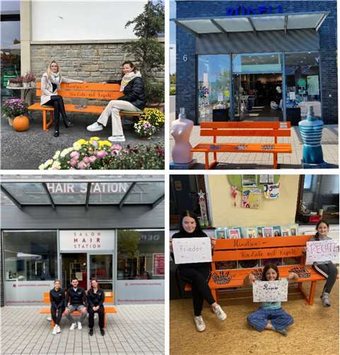 Die „Orange Wanderbank“, die zum 40. Jahrestag des internationalen „Tages gegen Gewalt an Frauen“ im Rahmen der kreisweiten Aktion hergestellt wurde, startete ihren Rundgang im Foyer des Wachtberger Rathauses. Foto: Gemeinde Wachtberg/ts und Obsthof Schneider