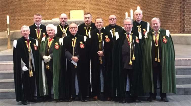 Die Ordensbrüder aus St. Sebastian bei ihrem Besuch in der Meschede. privat