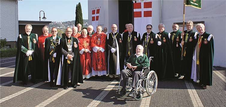 Die Ordensbrüder des Roten Löwen während der europäischen Schützenwallfahrt nach St. Sebastian. Privat