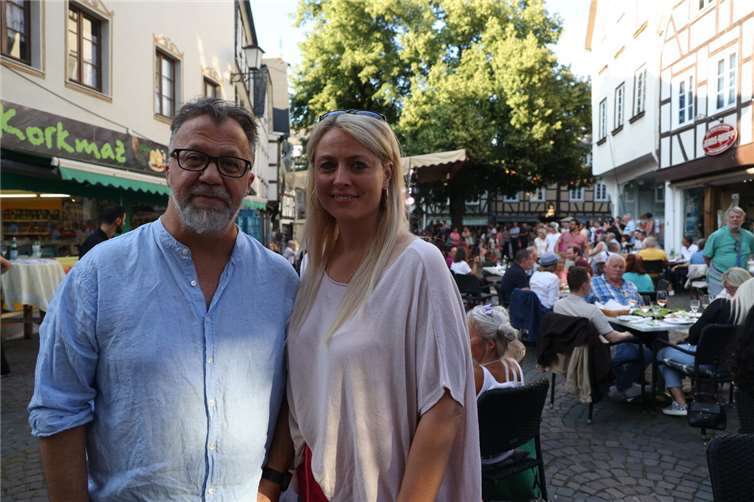 Sommerfestival 2025 – Linzer Buttermarkt wird zur Tanzfläche Die Organisatoren Ralph Müllenschläder und Miriam Brackelsberg.