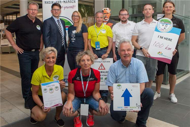 Die Organisatoren des Rhein-Ahr-Marsches freuen sich gemeinsam mit Bürgermeister Stefan Raetz schon auf den Start am Freitagabend um 20 Uhr. -JOST-