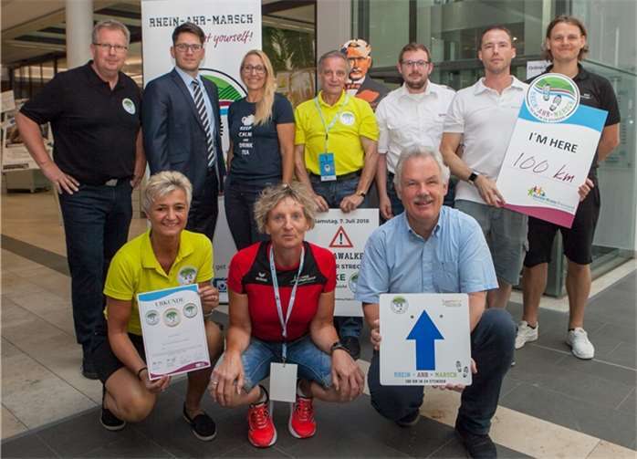 Die Organisatoren des Rhein-Ahr-Marsches freuen sich gemeinsam mit Bürgermeister Stefan Raetz schon auf den Start am Freitagabend um 20 Uhr.JOST