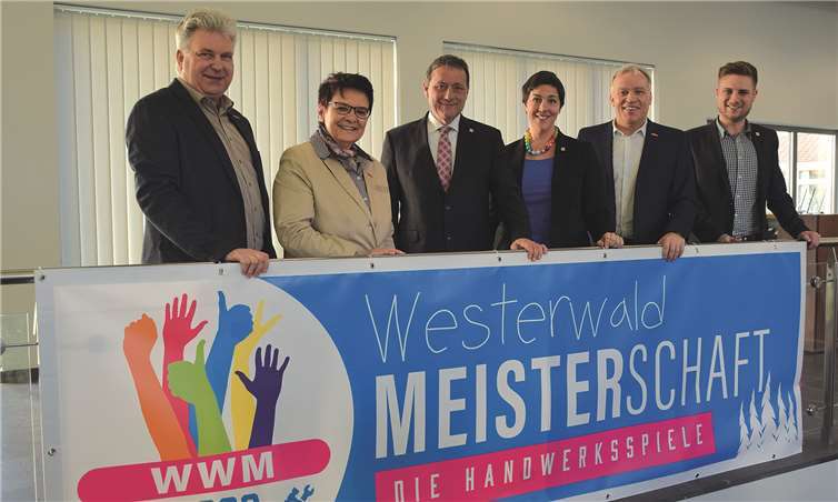 Die Organisatoren versammelten sich im Kreishaus zum Auftakt für die WesterwaldMEISTERschaft: v.l. Rolf Wanja (Kreishandwerksmeister), Elisabeth Schubert (Geschäftsführerin Kreishandwerkerschaft Rhein-Westerwald), Landrat Achim Schwickert (Westerwaldkreis), Katharina Schlag (Geschäftsführerin wfg), Kurt Krautscheid (Präsident der Handwerkskammer Koblenz), Marvin Kraus (Projektmanager wfg).Foto: Jörg Diester, Handwerkskammer Koblenz