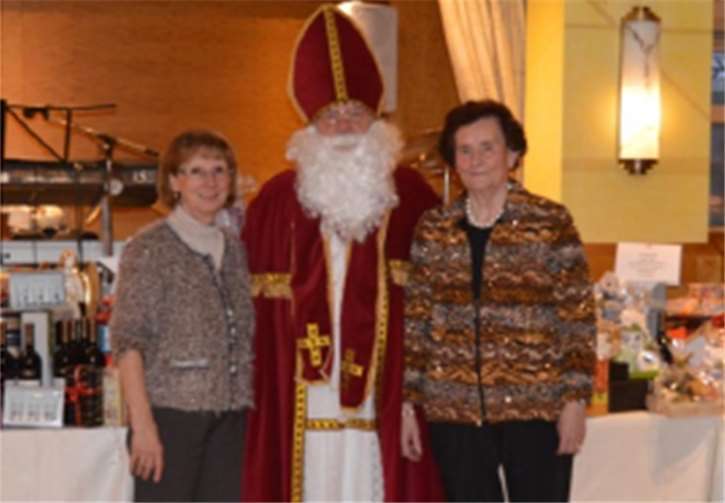 Die Organisatoren: v.l. Marlies Bell, Johannes Sturtz als Nikolaus und Maria Sturtz.Antonia Bell