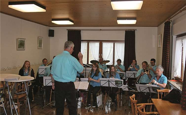 Die Original Goldbach-Musikanten sorgten für die rechte Kirmesstimmung.