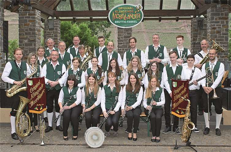 Die „Original Klingenden Moselländer“ spielten ein tolles Konzert auf dem Bruttiger Moselfestplatz.TE