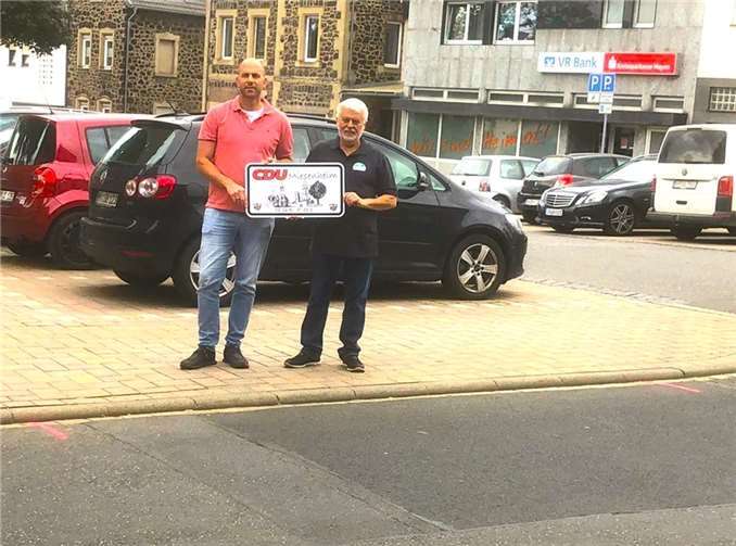 Die Ortsbeirats- und Stadtratskandidaten Fabian Mohrs (li.) und Walter Günther. Foto: Dirk Saftig